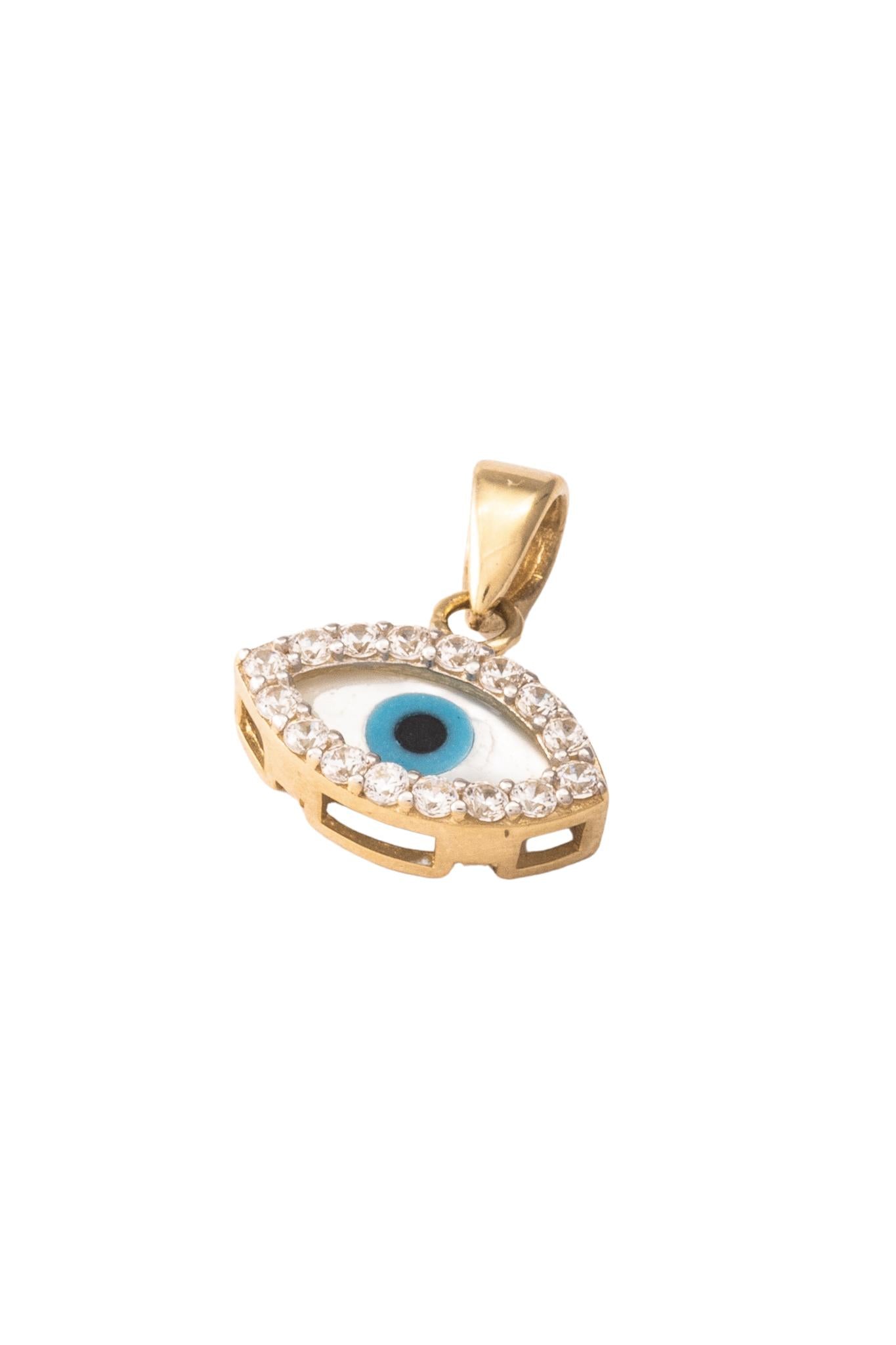 Dije de oro solido en 10 kilates con forma de ojo y un contorno de zirconias.png