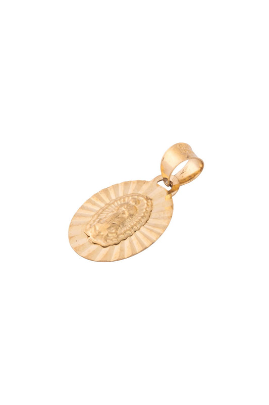 Dije de oro solido en 10 kilates con forma ovalada estilo diamantado y en el centro una virgen maria.png