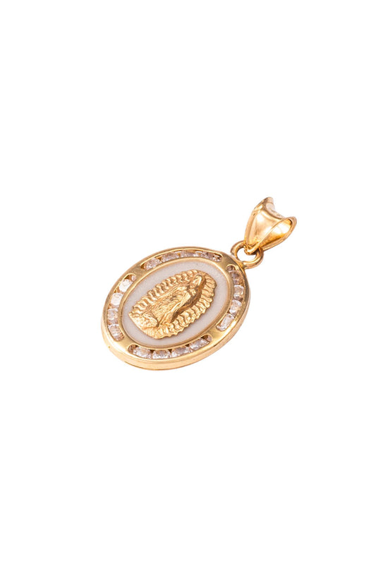 Dije de oro solido en 10 kilates con forma ovalada y contorno de zirconia, en el centro madre perla y por encima la virgen maria en dorado.png