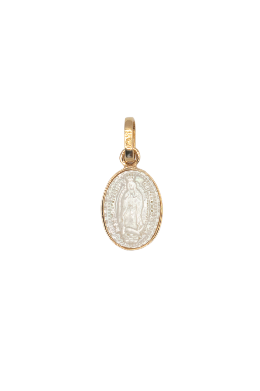 Dije medalla 14 kilates Virgen de Guadalupe madre perla contorno bisel liso..png