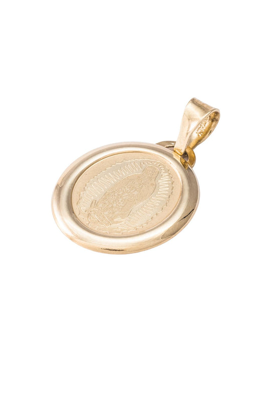 Dije medalla de oro sólido en 14 kilates con forma circular y Virgen de Guadalupe grabada cuerpo completo..png