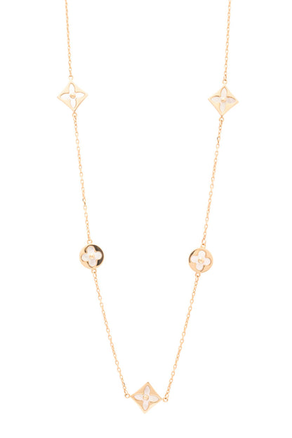 Gargantilla 10 kilates cuatro dijes de flores de cuatro pétalos con fondo de madre perla y biselado.png