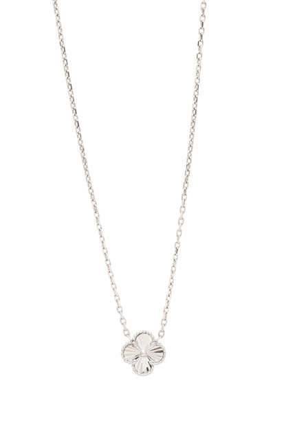 Gargantilla 14 kilates una flor de cuatro pétalos al centro en oro blanco..png