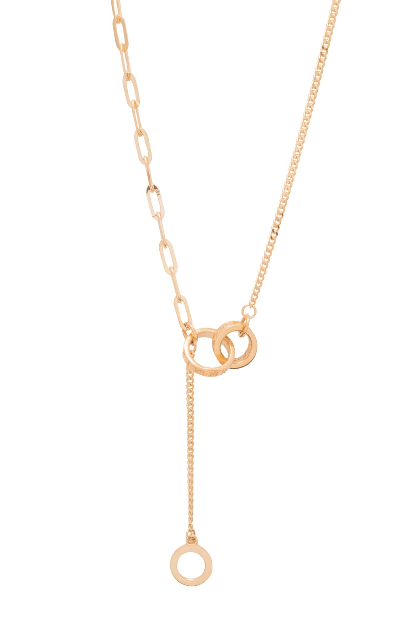 Gargantilla de oro sólido en 10 kilates con un estilo de corbatin de diferente cadena  con un dije entrelazado al finalizar.png