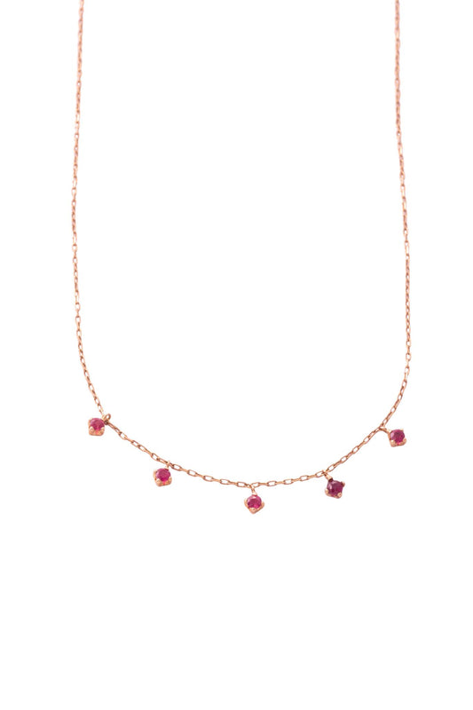 Gargantilla de oro sólido en 14 kilates con 5 dijes de rubies 2mm montados sobre oro amarillo..png