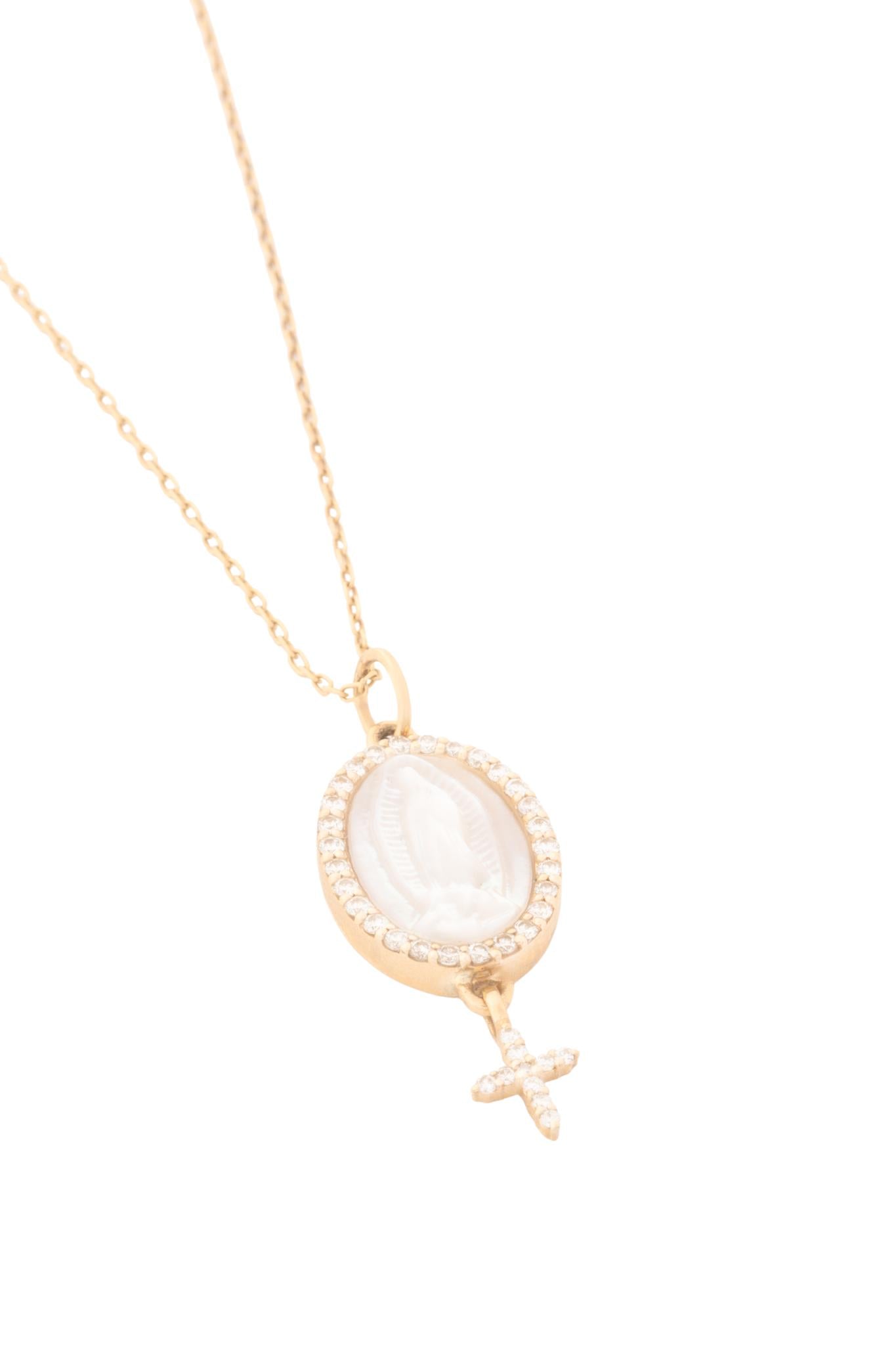 Gargantilla de oro sólido en 14 kilates con dije de Virgen María en madre perla, bisel de diamantes y cruz de diamantes colgante de D; 1.64CT montados en oro amarillo..png