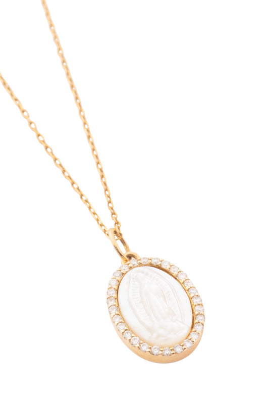 Gargantilla de oro sólido en 14 kilates con dije de Virgen María en madre perla y bisel de diamantes de D; 0.17 CT montados en oro amarillo..png