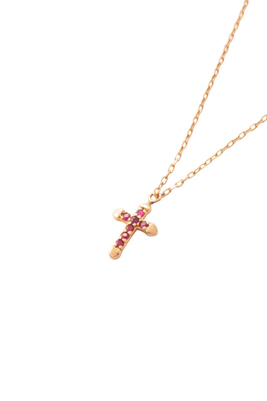 Gargantilla de oro sólido en 14 kilates con dije de cruz de rubies..png