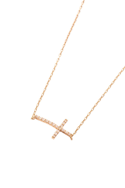 Gargantilla de oro sólido en 14 kilates con dije de cruz en horizontal de diamantes de 0.11 ct montados sobre oro amarillo..png