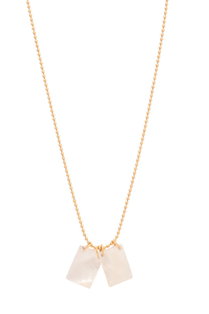 Gargantilla de oro sólido en 14 kilates con escapulario en madre perla nacarada..png