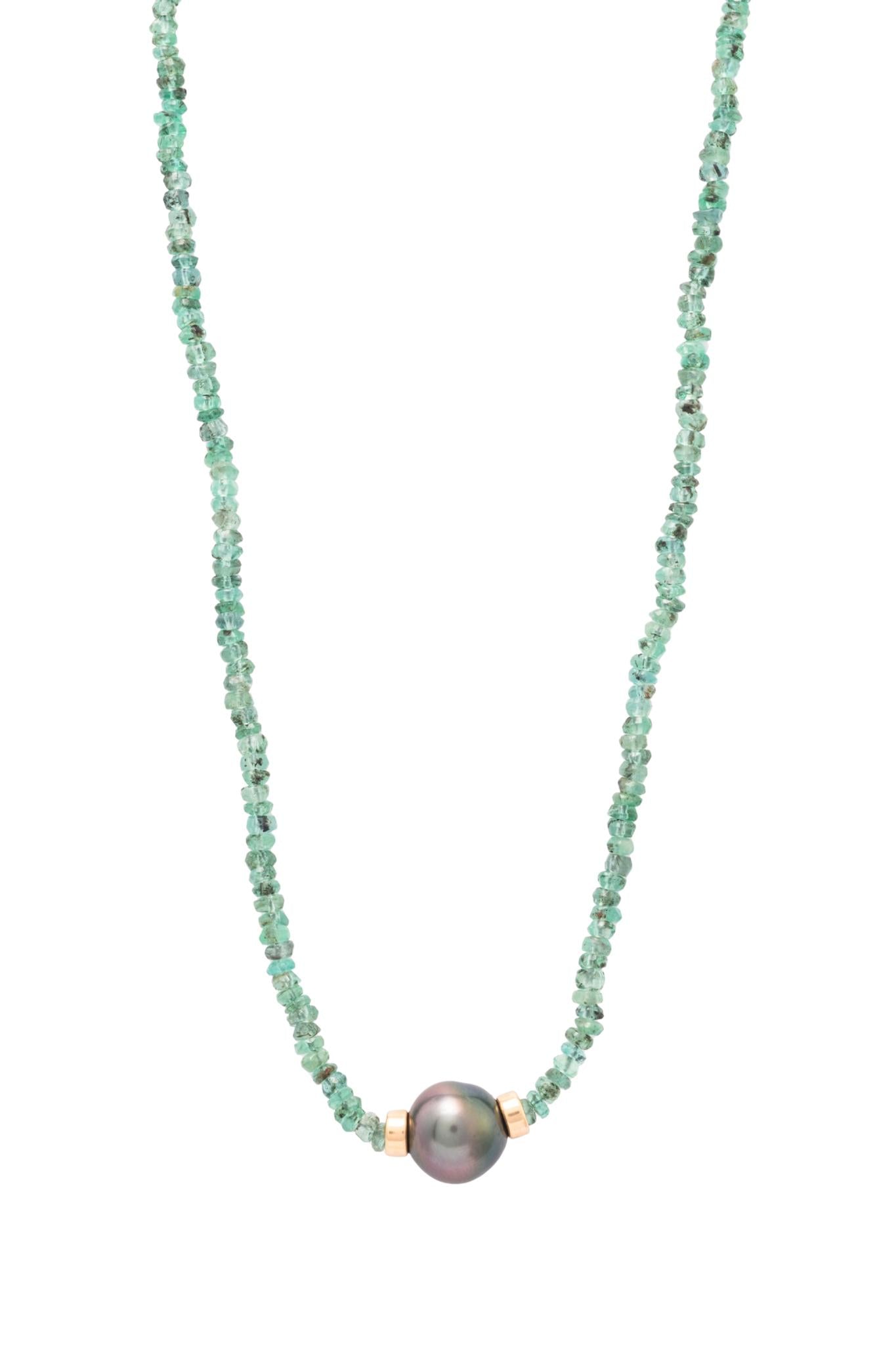 Gargantilla de oro sólido en 14 kilates con esmeraldas y centro perla natural thaití..png