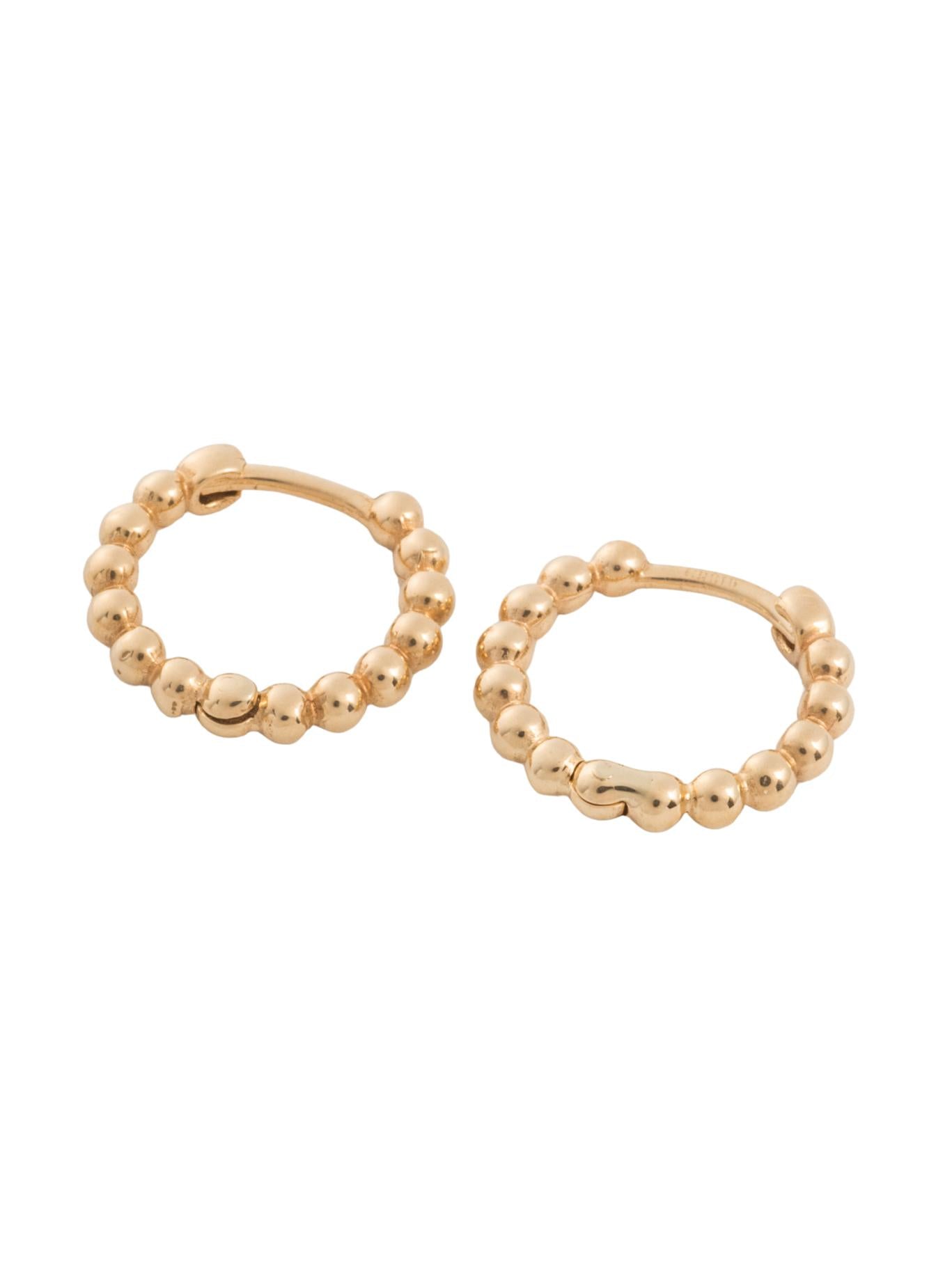 Huggie 10 kilates bolitas lisas pegadas.png