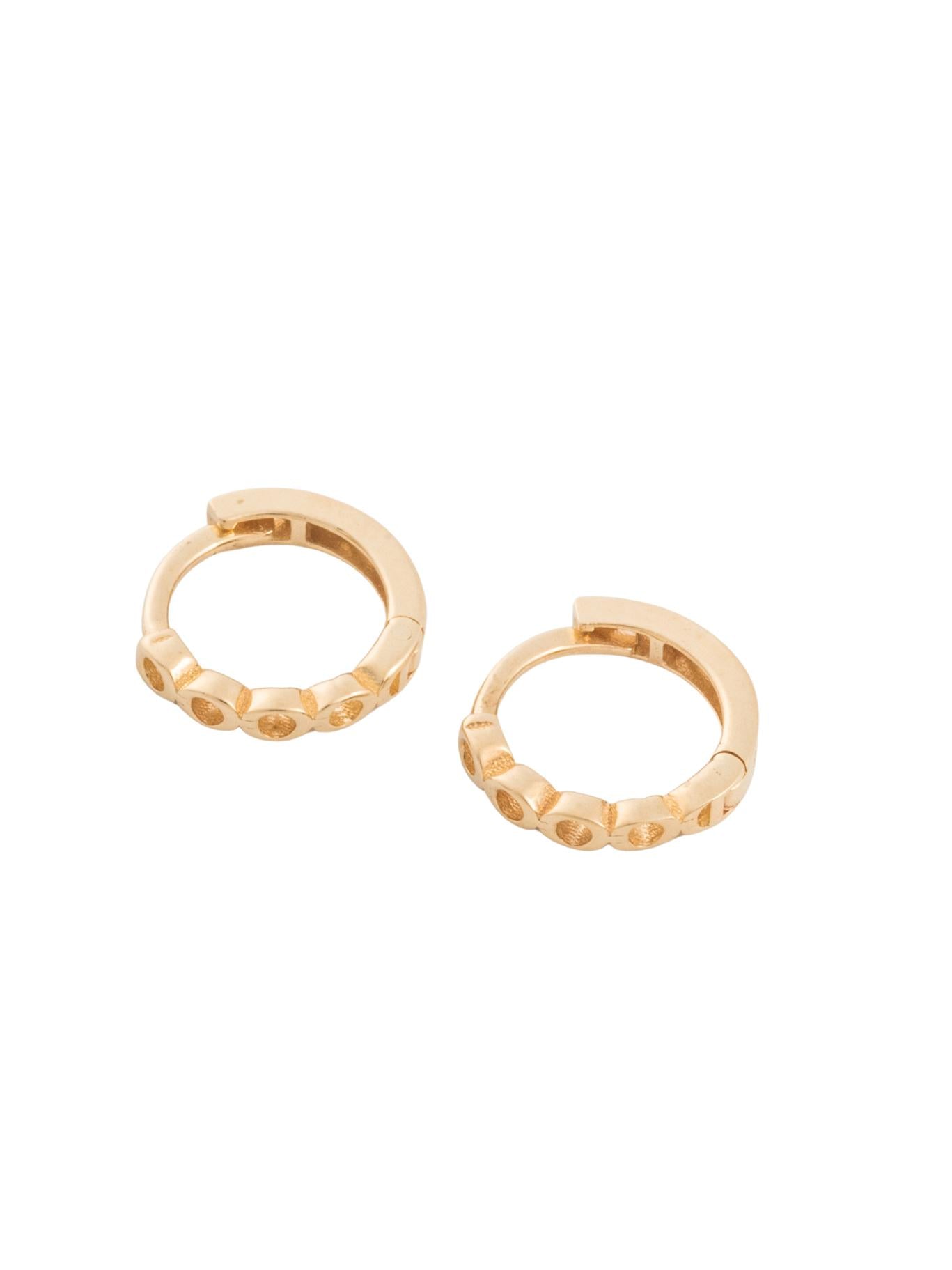 Huggie 10 kilates círculos huecos lisos mini.png