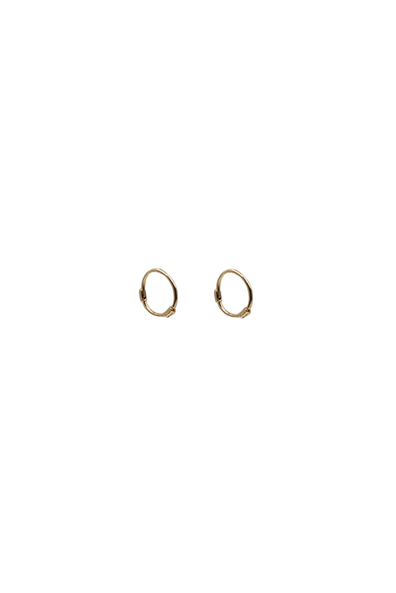 Huggie de oro solido de 10 kilates de forma ultra fina .png