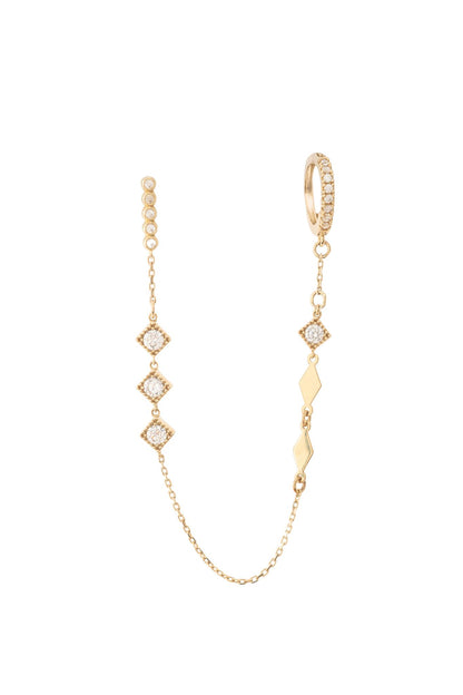 Huggie de oro solido en 10 kilates con un contorno de zirconia con una cadena colgando con zirconias cuadradas blancas y al finalizar un arete de bolitas de zirconias .png