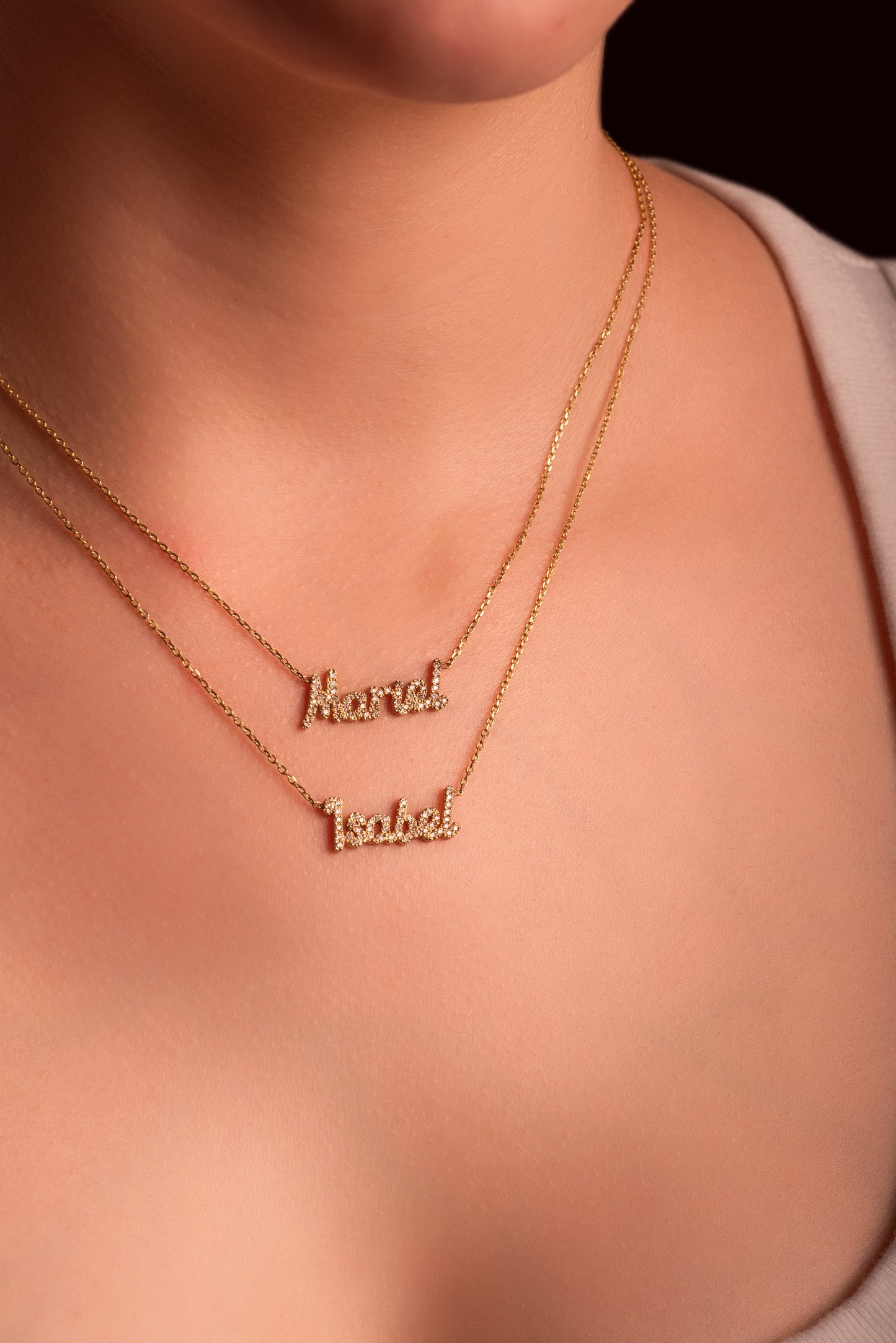 Collar personalizado con letra cursiva en zirconias