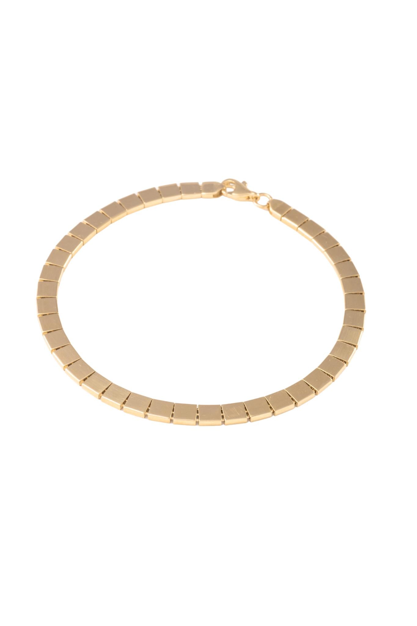 Pulsera de oro sólido en 10 kilates con dijes de cuadros lisos pegados..png