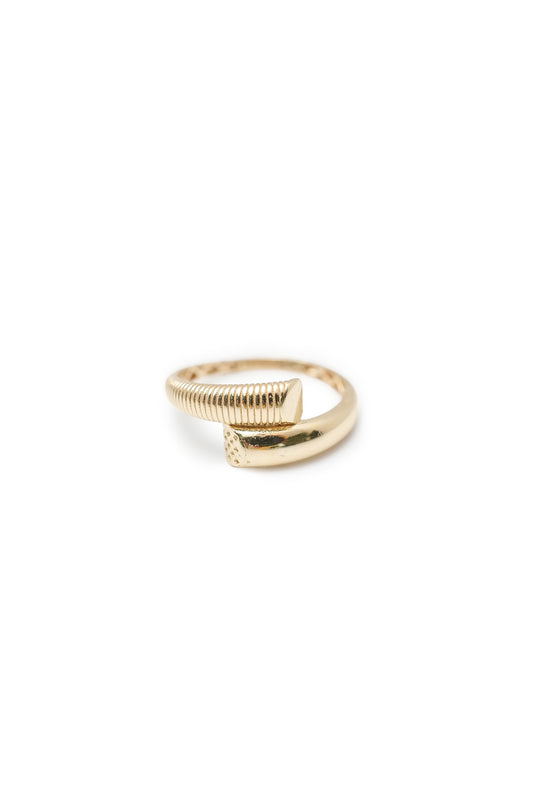 GOLD RING 548