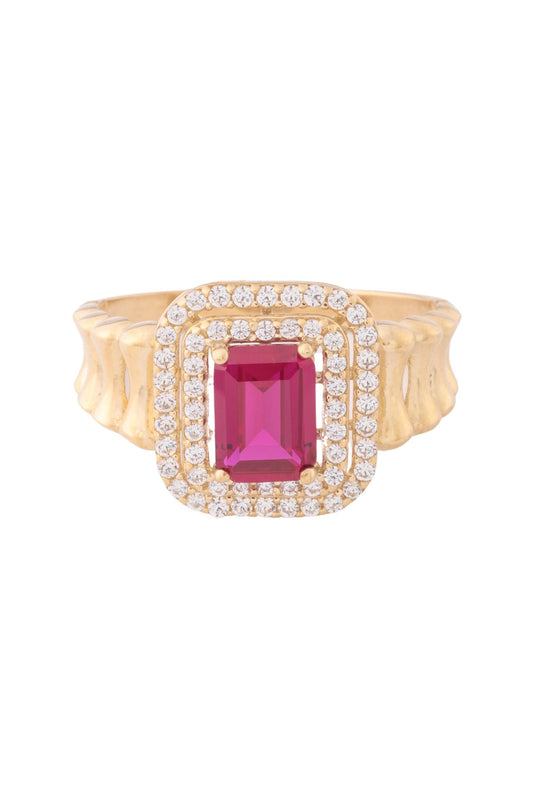 Anillo de oro solido en 10 kilates con un entrelazado de trenza con un rectangular en el centro con zirconia y centro un piedra roja/rosa.png